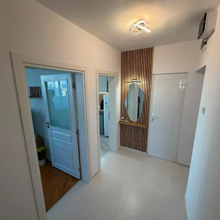 Bright Seaview Daire